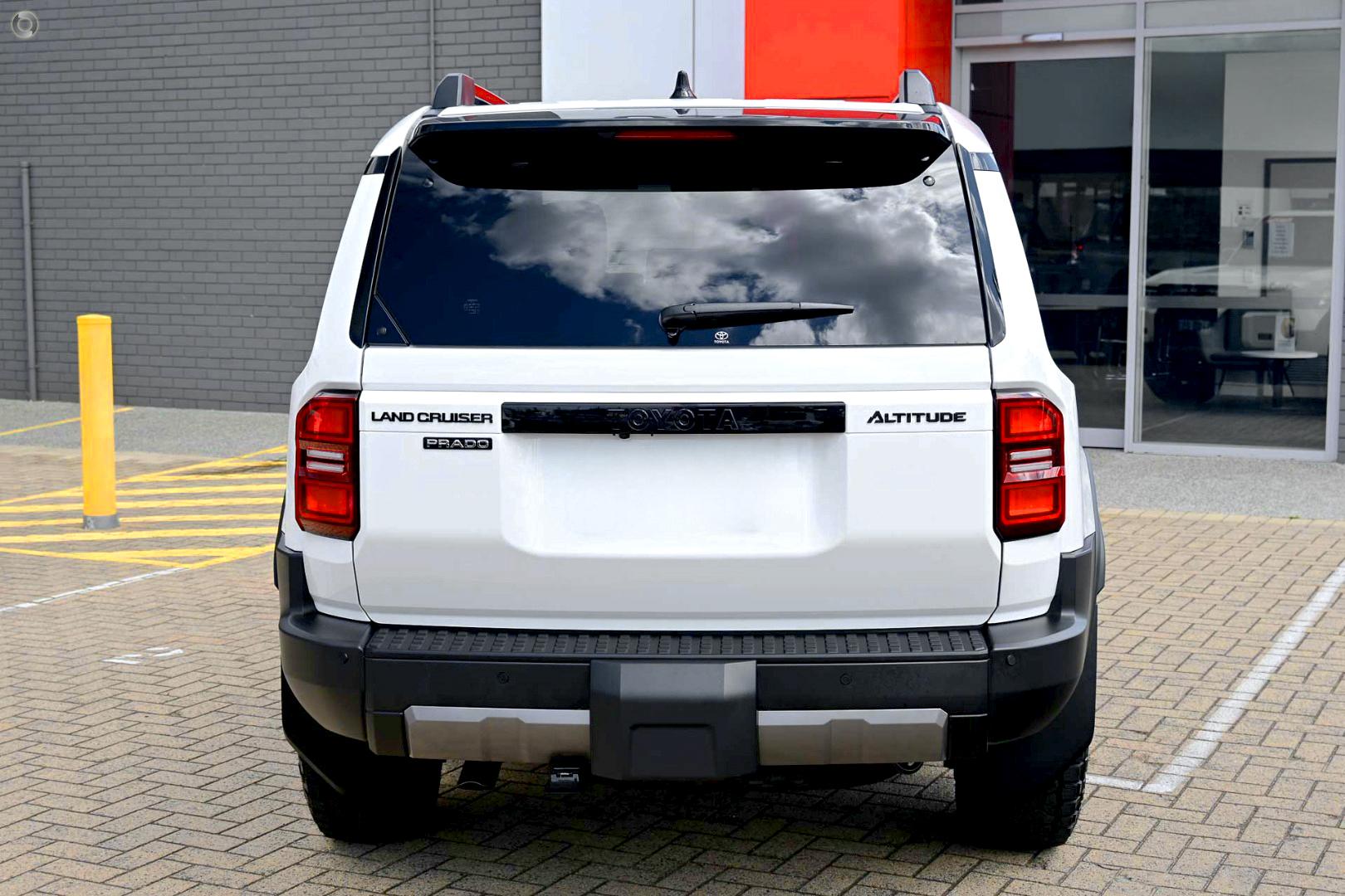 2026 Toyota Landcruiser Prado Altitude — photo 2