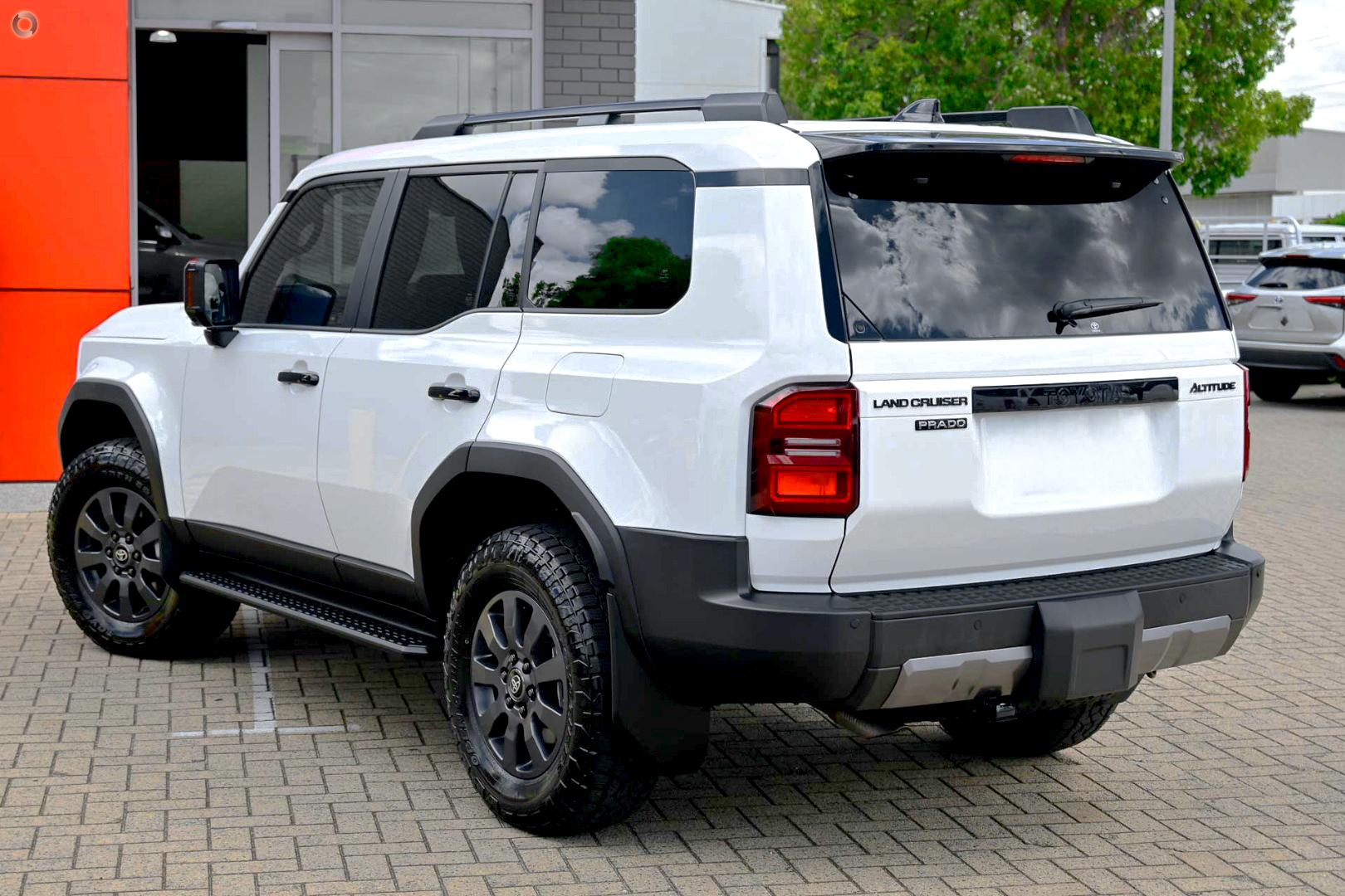2026 Toyota Landcruiser Prado Altitude — photo 3