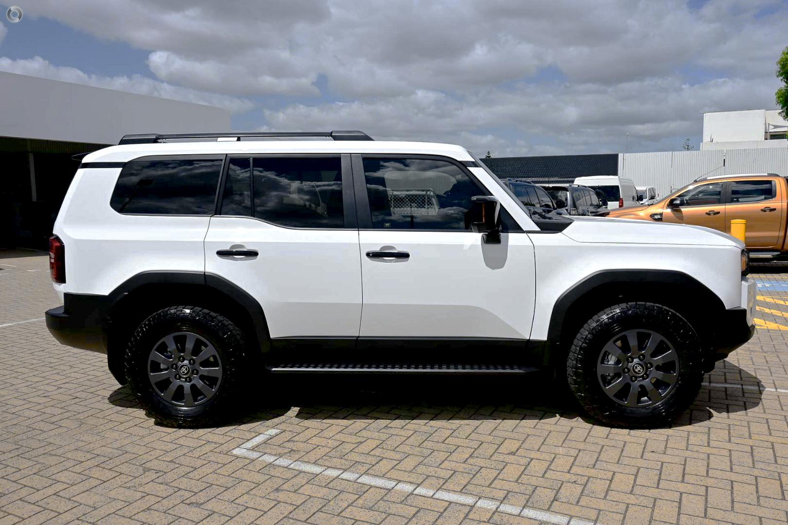 2026 Toyota Landcruiser Prado Altitude — photo 4