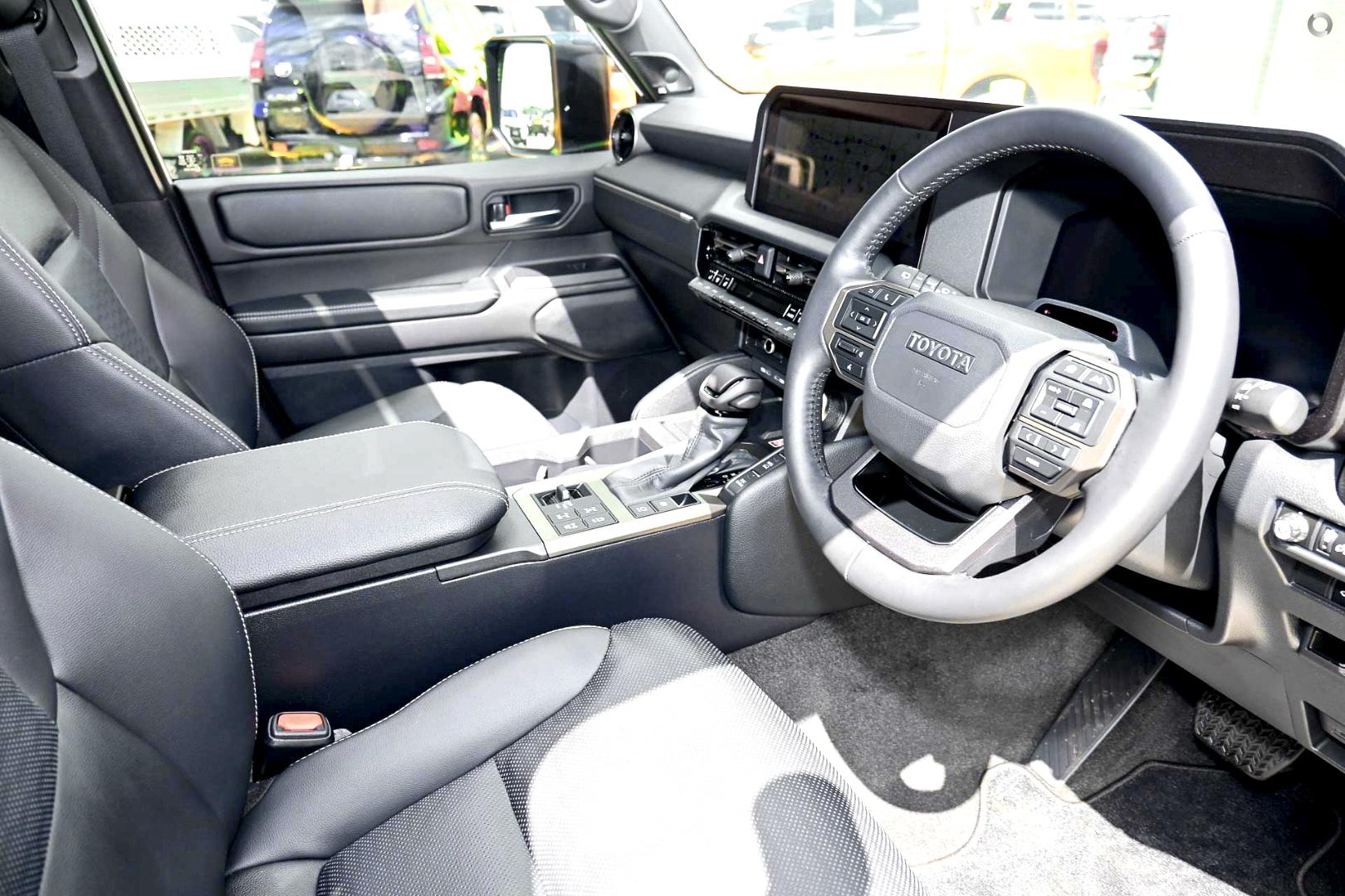 2026 Toyota Landcruiser Prado Altitude — photo 5