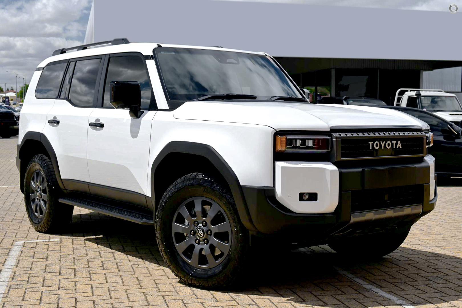 2026 Toyota Landcruiser Prado Altitude — photo 8