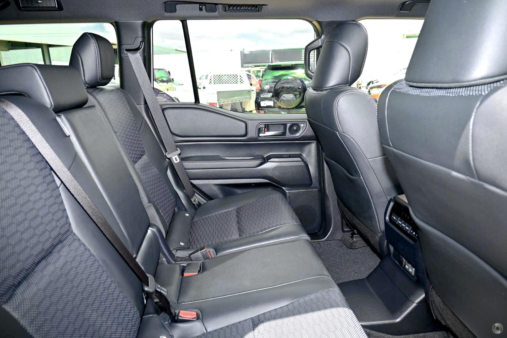 2026 Toyota Landcruiser Prado Altitude — photo 9