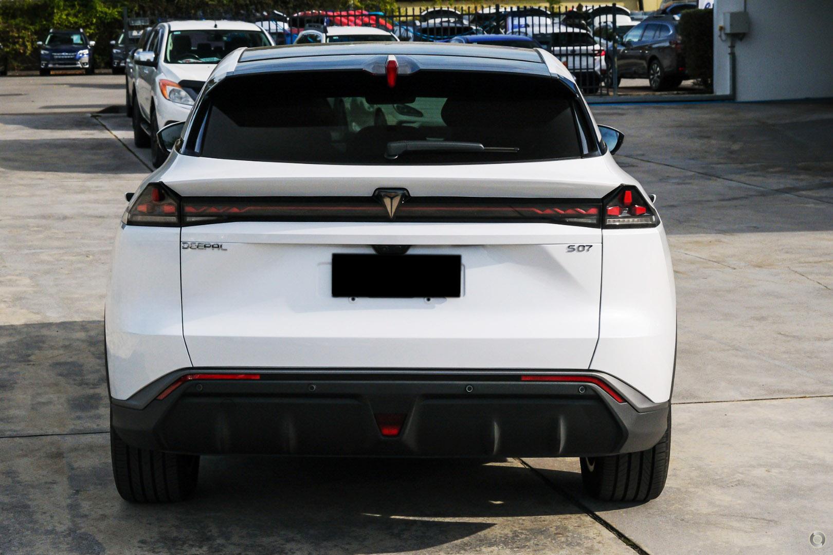 2025 Deepal S07 — photo 2