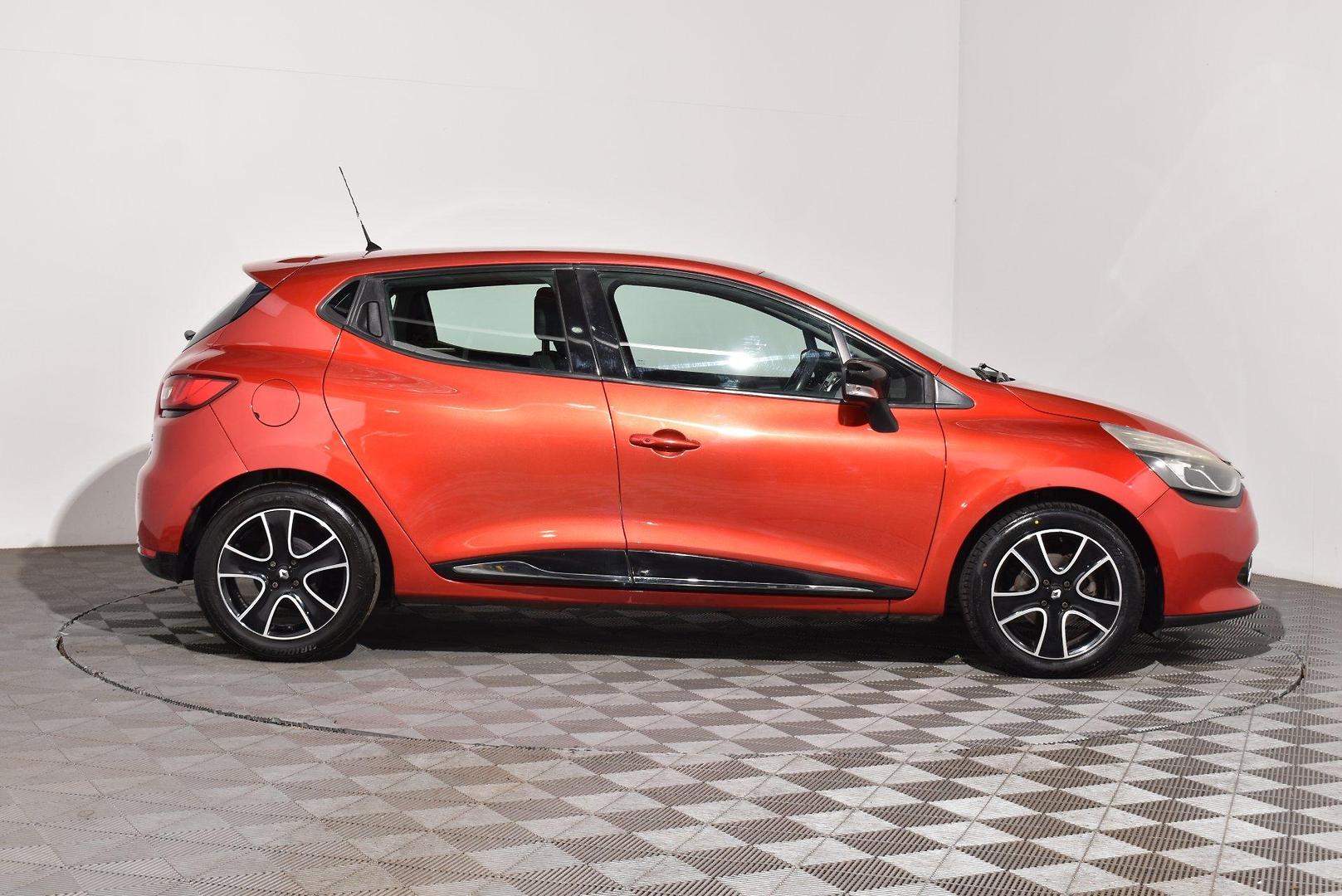 2016 Renault Clio Expression — photo 10