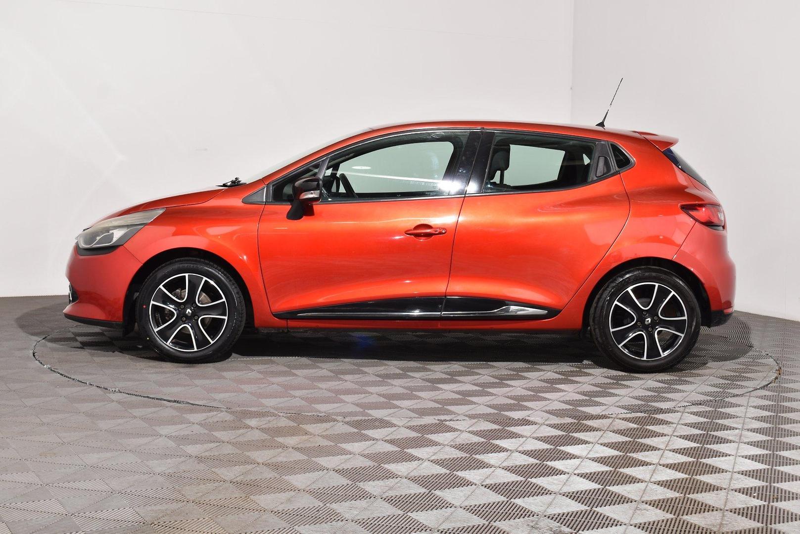 2016 Renault Clio Expression — photo 11
