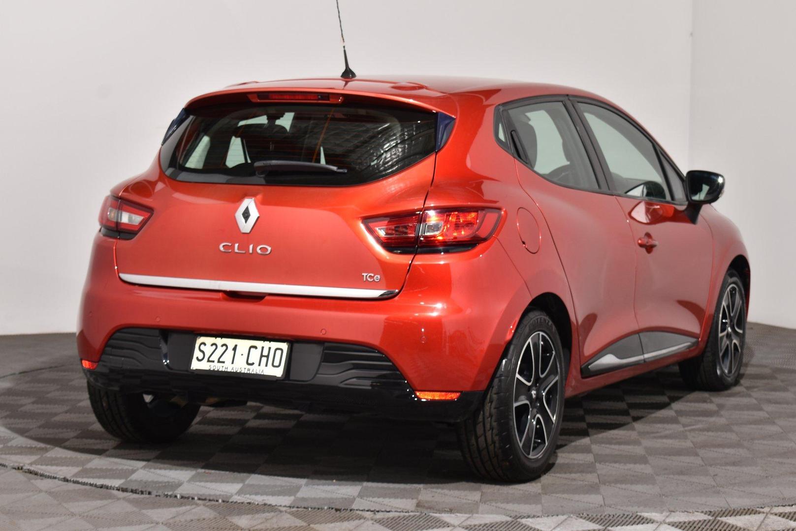 2016 Renault Clio Expression — photo 14