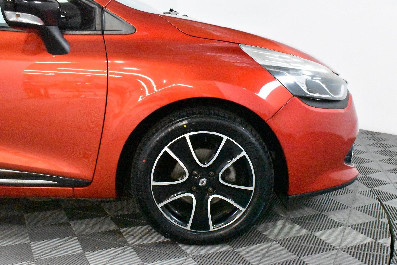 2016 Renault Clio Expression — photo 18