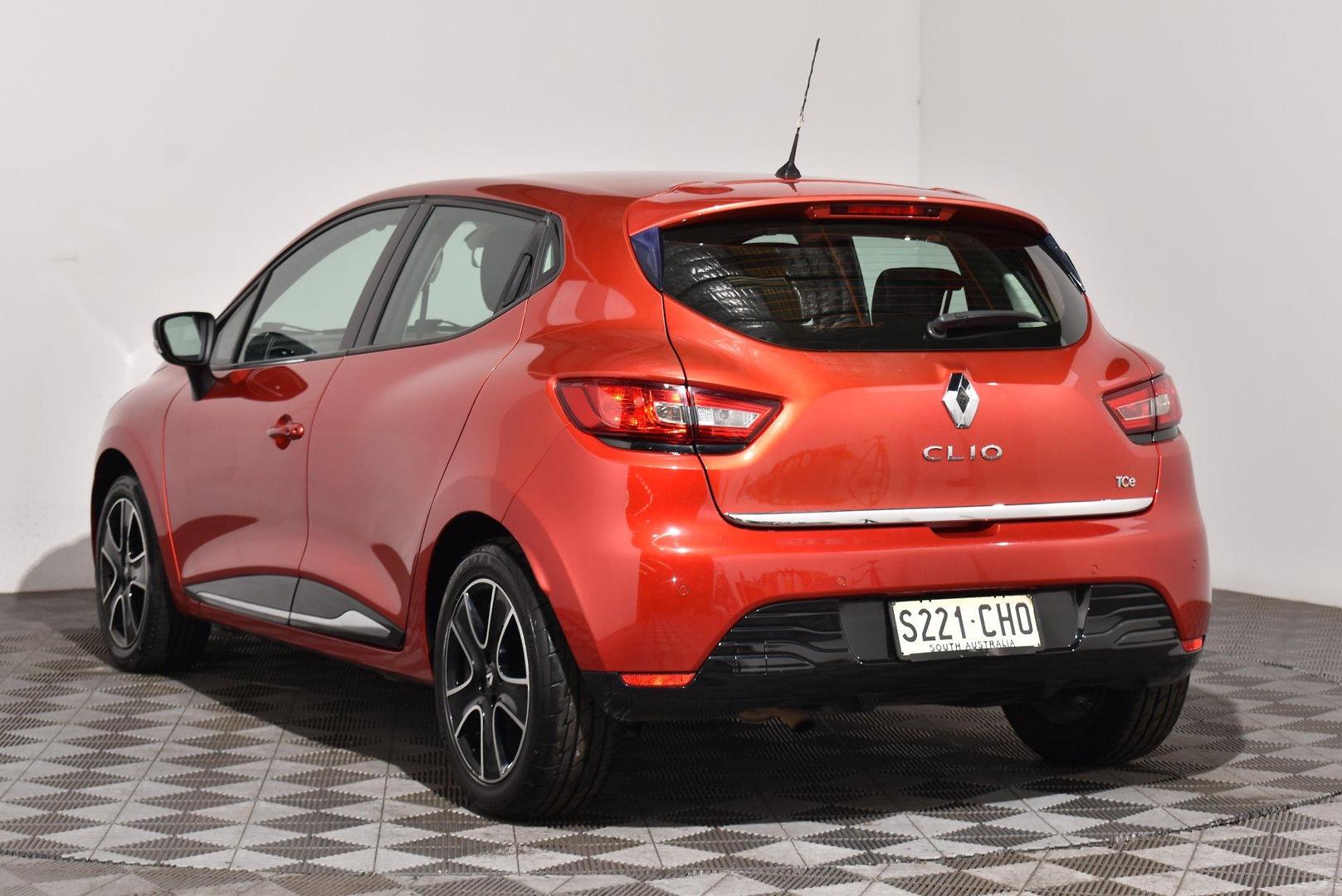 2016 Renault Clio Expression — photo 2