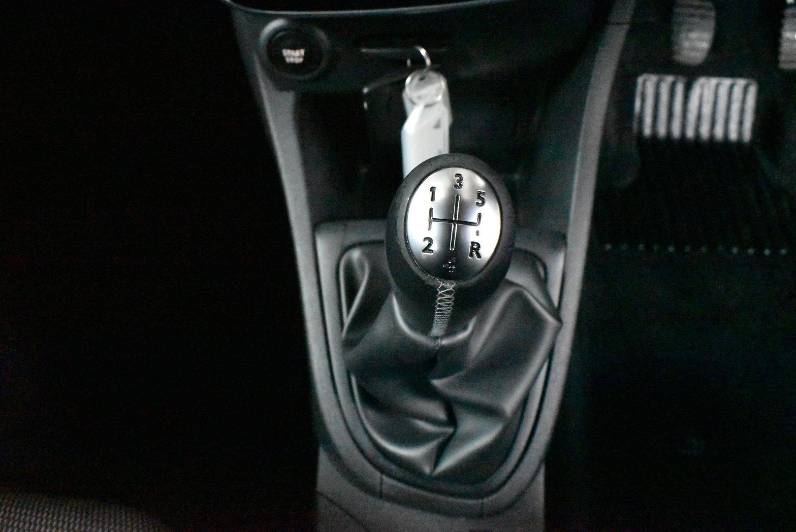 2016 Renault Clio Expression — photo 20