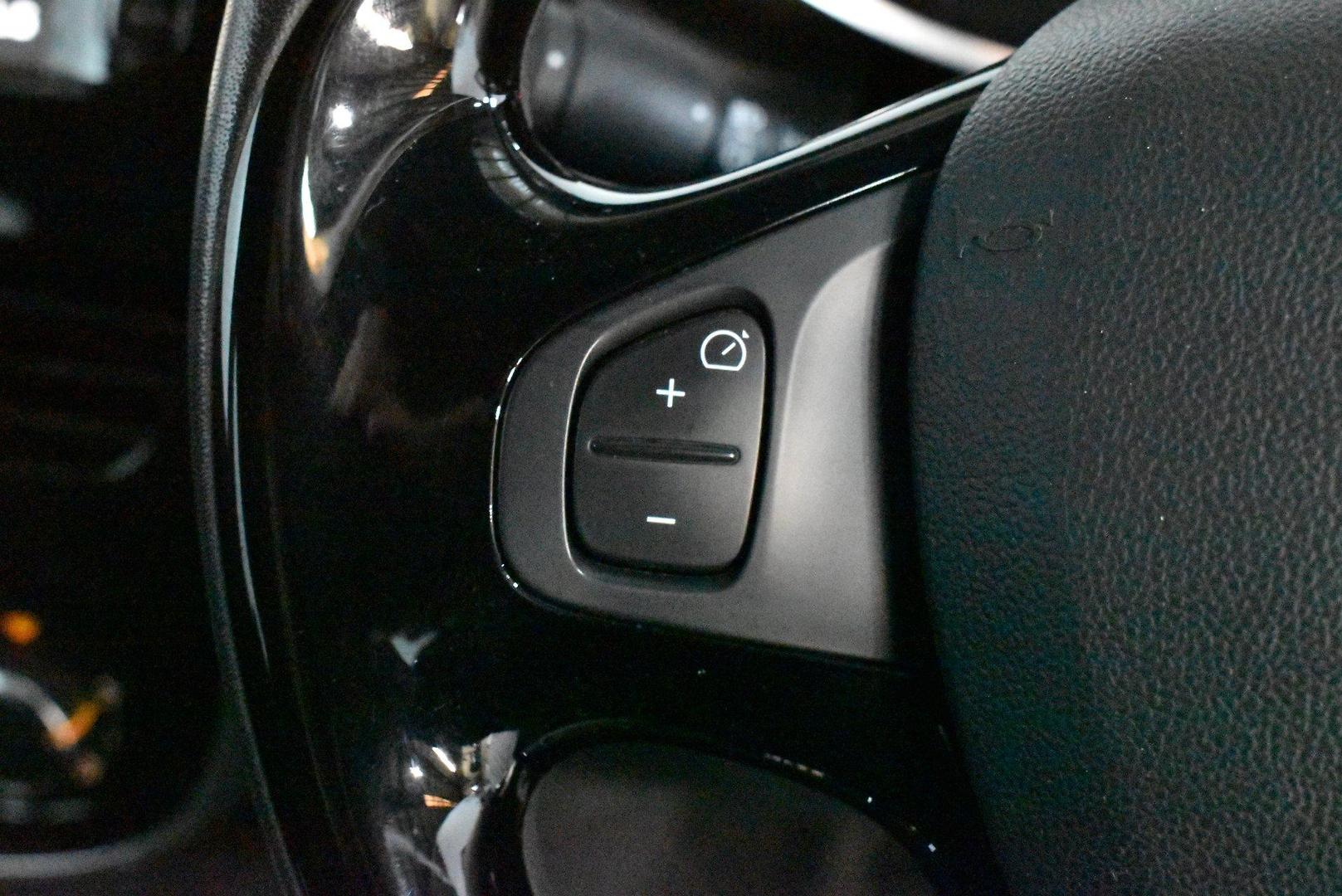 2016 Renault Clio Expression — photo 21