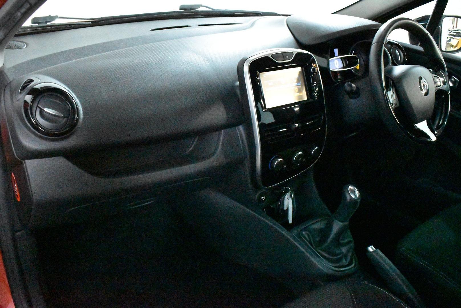 2016 Renault Clio Expression — photo 6
