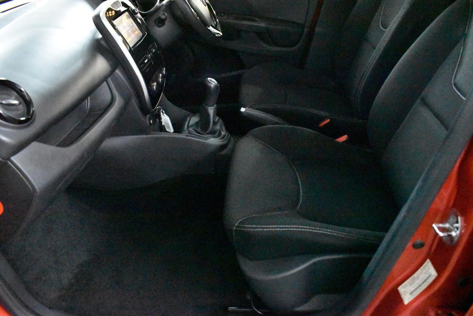 2016 Renault Clio Expression — photo 7