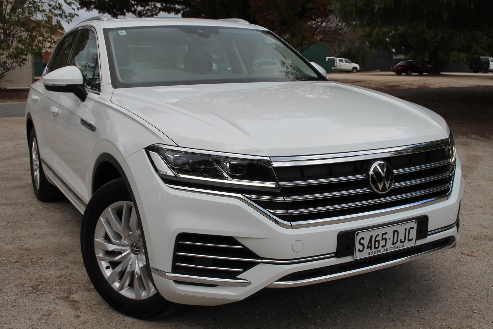 2020 Volkswagen Touareg 170TDI — photo 1