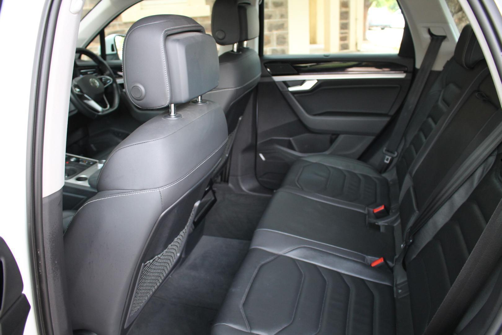 2020 Volkswagen Touareg 170TDI — photo 16