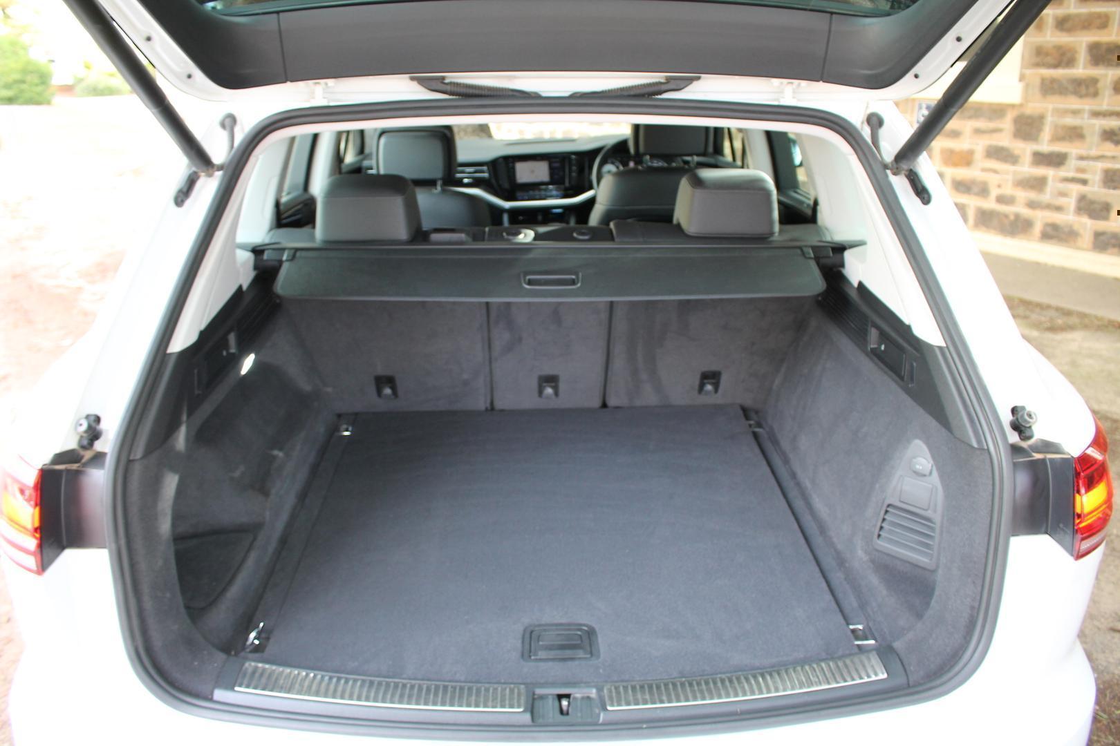 2020 Volkswagen Touareg 170TDI — photo 17