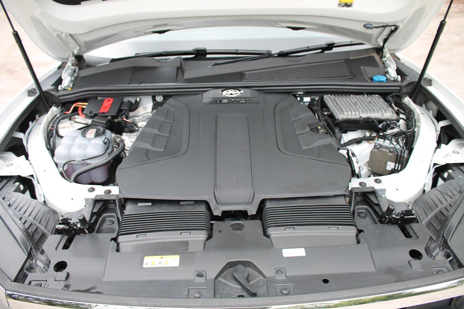 2020 Volkswagen Touareg 170TDI — photo 21