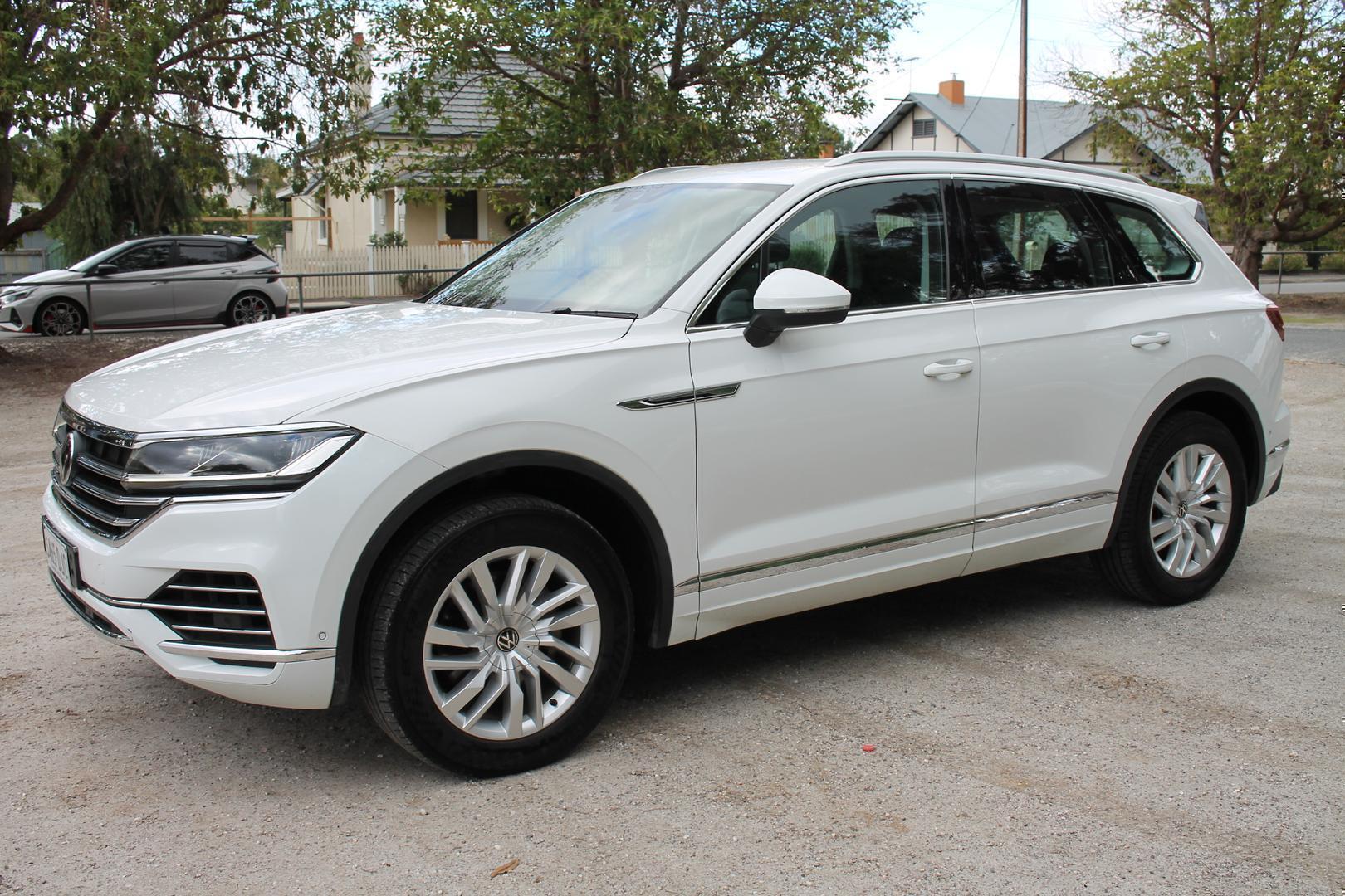 2020 Volkswagen Touareg 170TDI — photo 22