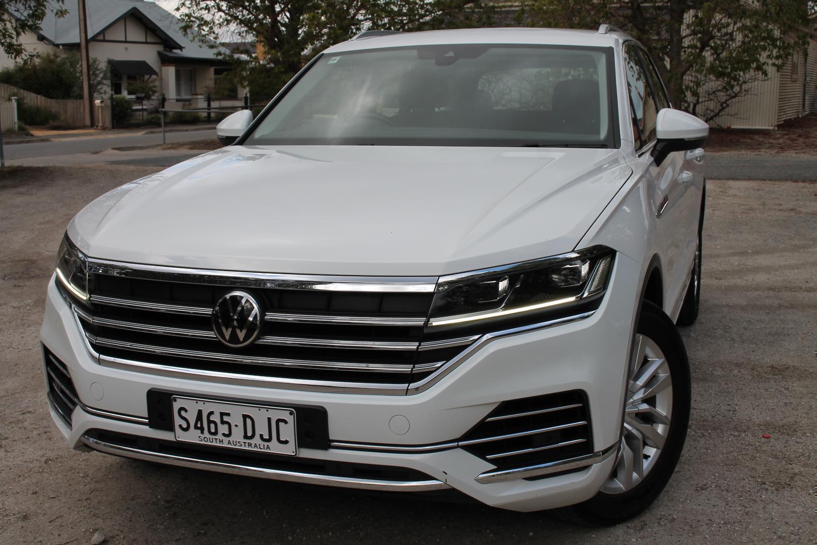 2020 Volkswagen Touareg 170TDI — photo 3