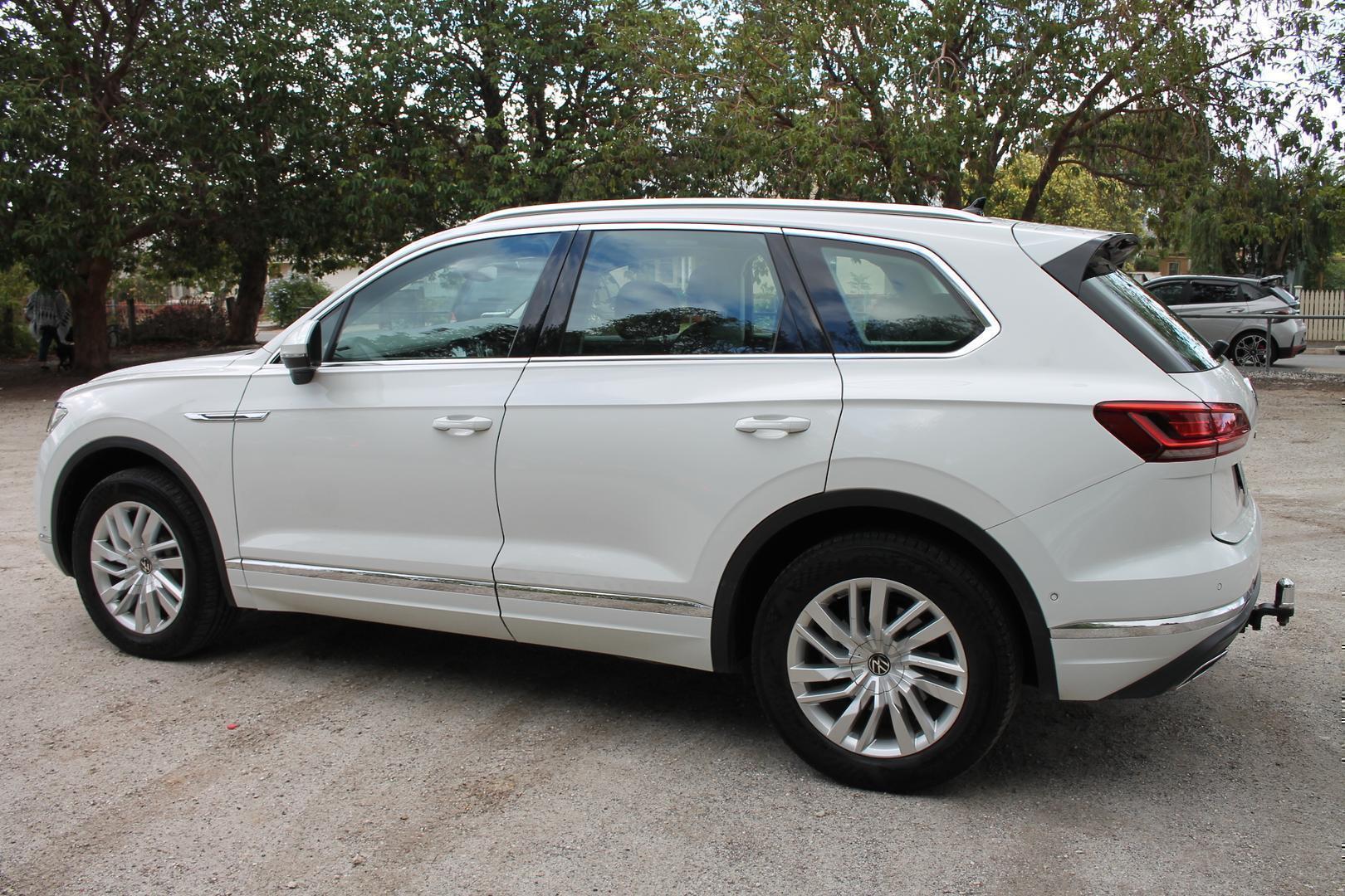 2020 Volkswagen Touareg 170TDI — photo 6