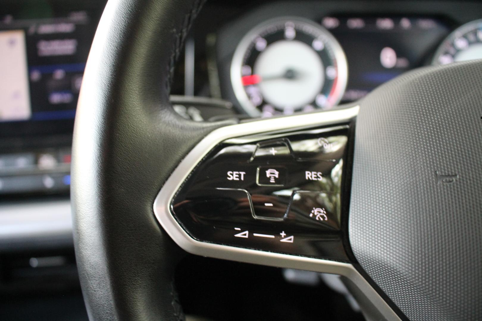 2020 Volkswagen Touareg 170TDI — photo 7