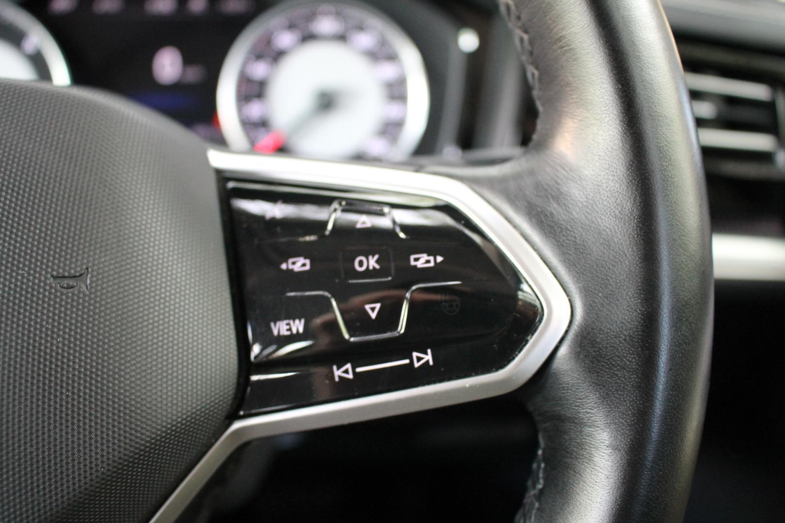2020 Volkswagen Touareg 170TDI — photo 9