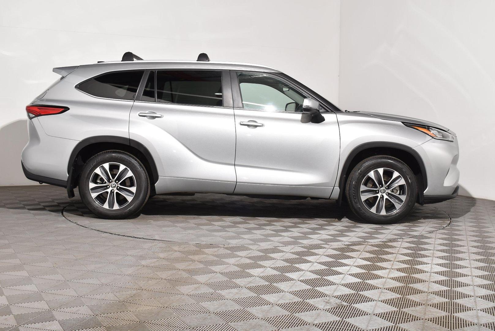 2023 Toyota Kluger GXL — photo 10 of 27