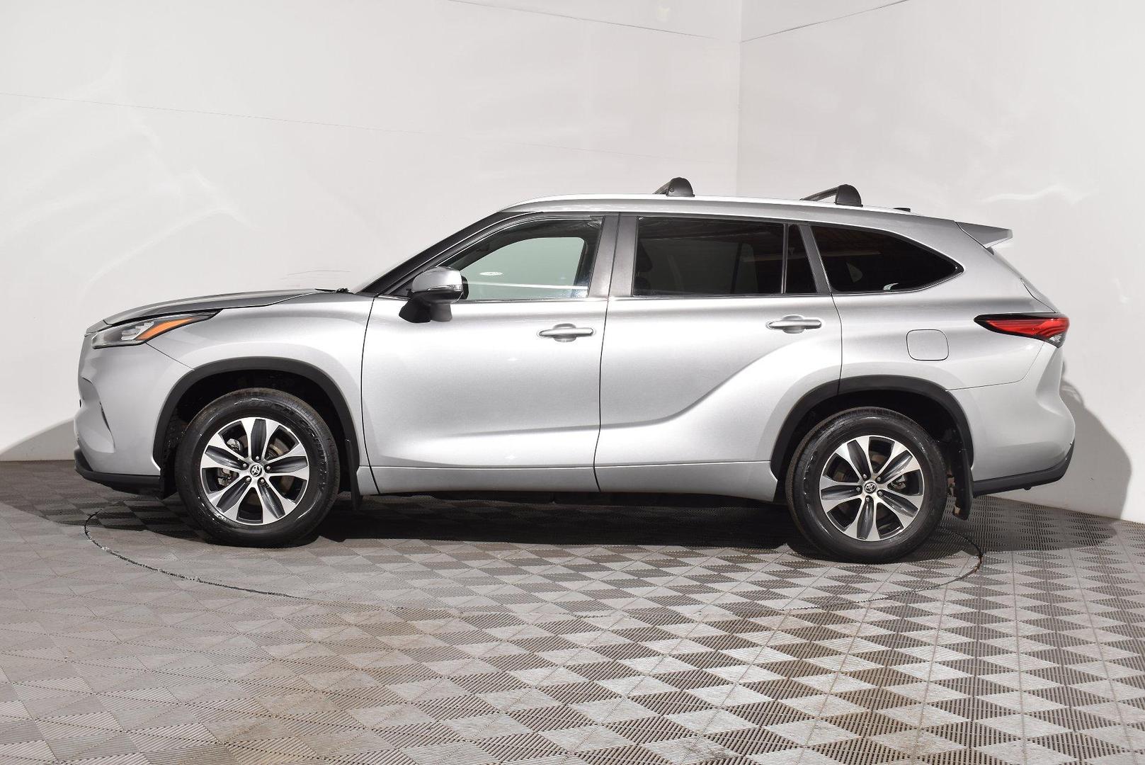 2023 Toyota Kluger GXL — photo 11 of 27