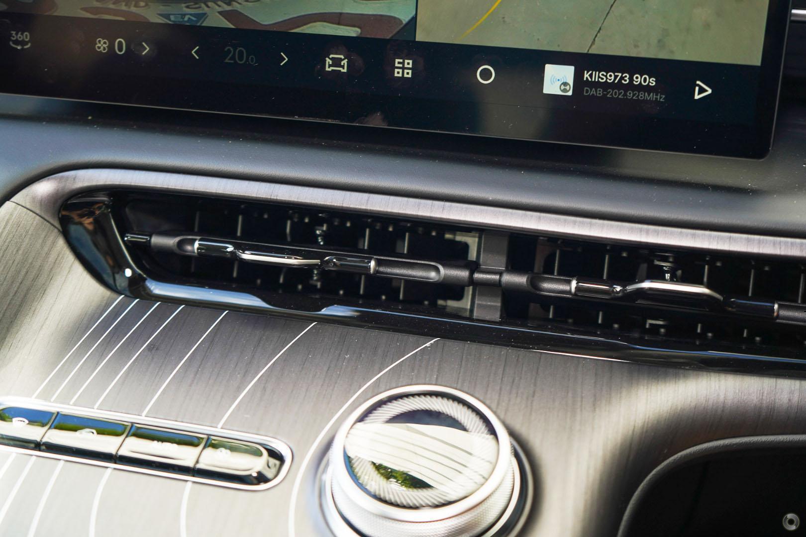 2025 Geely Starray EM-i Inspire — photo 13