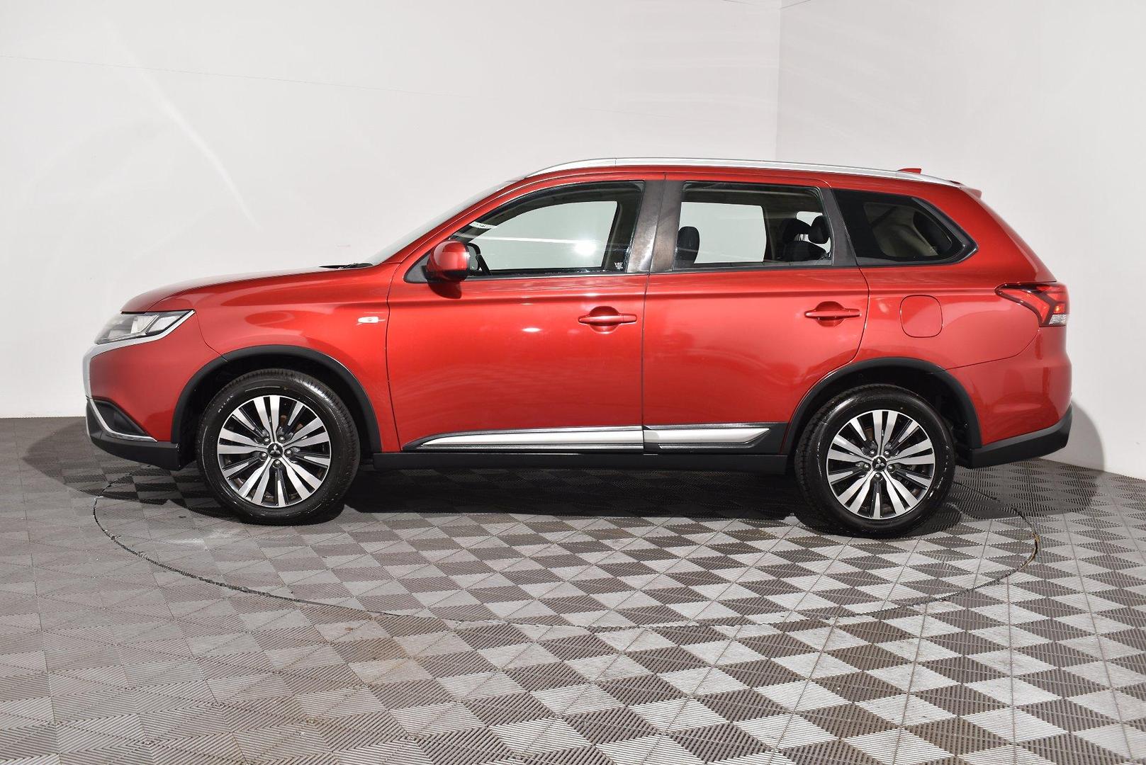 2018 Mitsubishi Outlander ES ADAS — photo 10