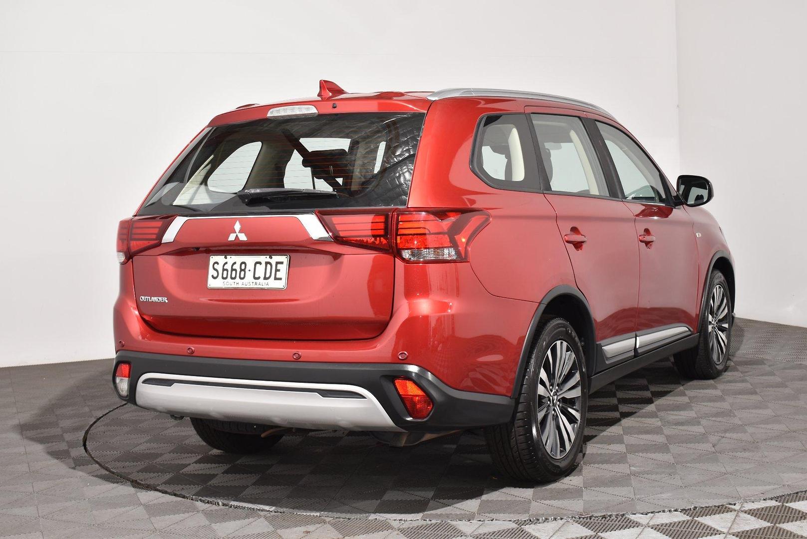 2018 Mitsubishi Outlander ES ADAS — photo 13