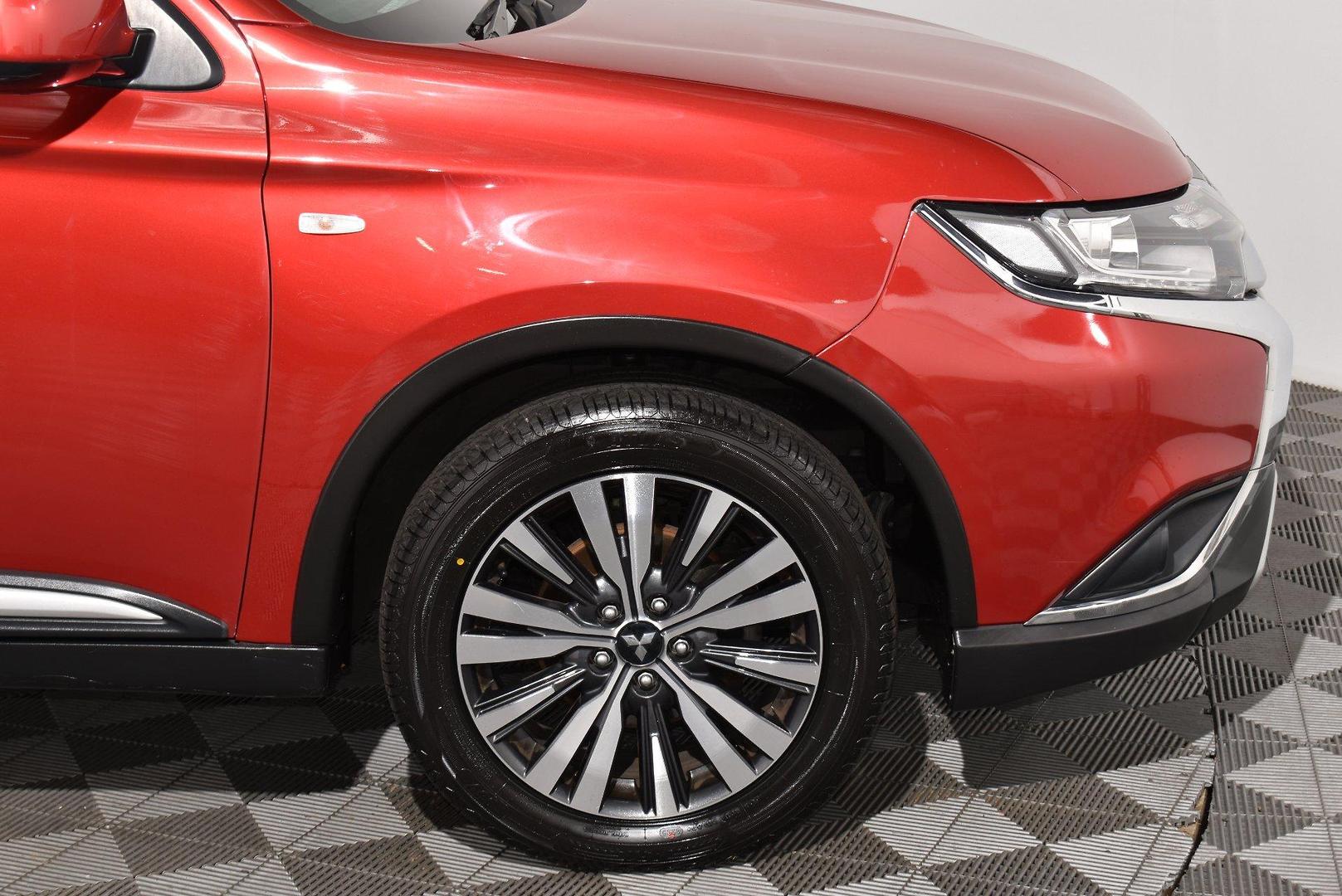 2018 Mitsubishi Outlander ES ADAS — photo 17