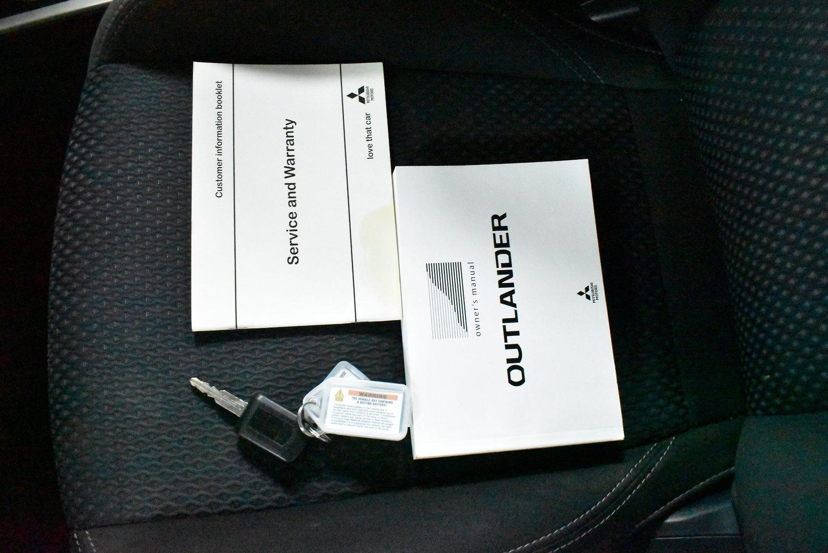 2018 Mitsubishi Outlander ES ADAS — photo 24