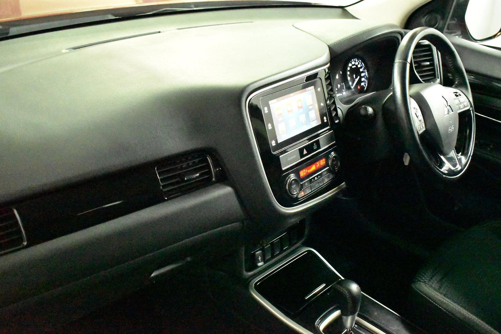 2018 Mitsubishi Outlander ES ADAS — photo 6