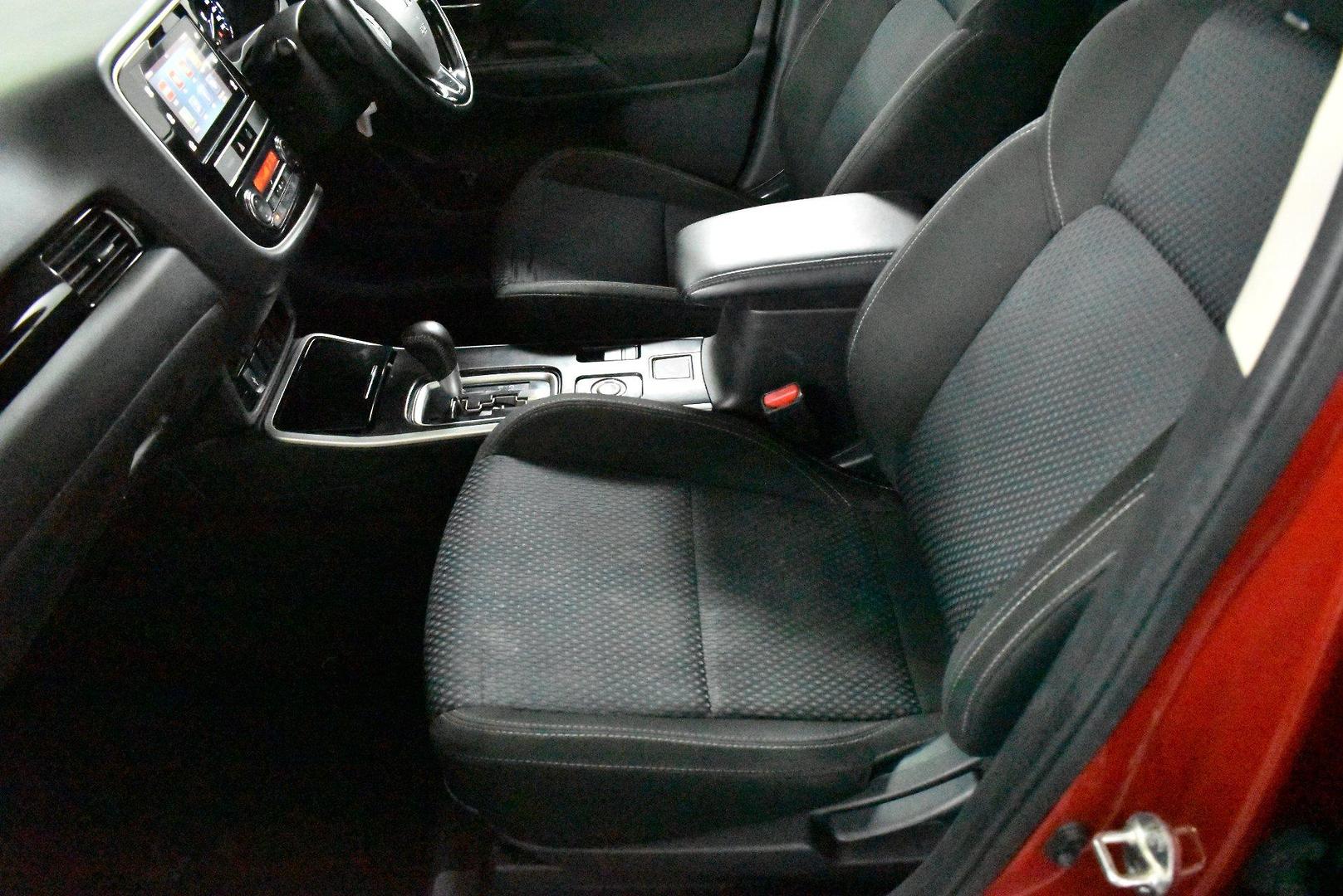 2018 Mitsubishi Outlander ES ADAS — photo 7