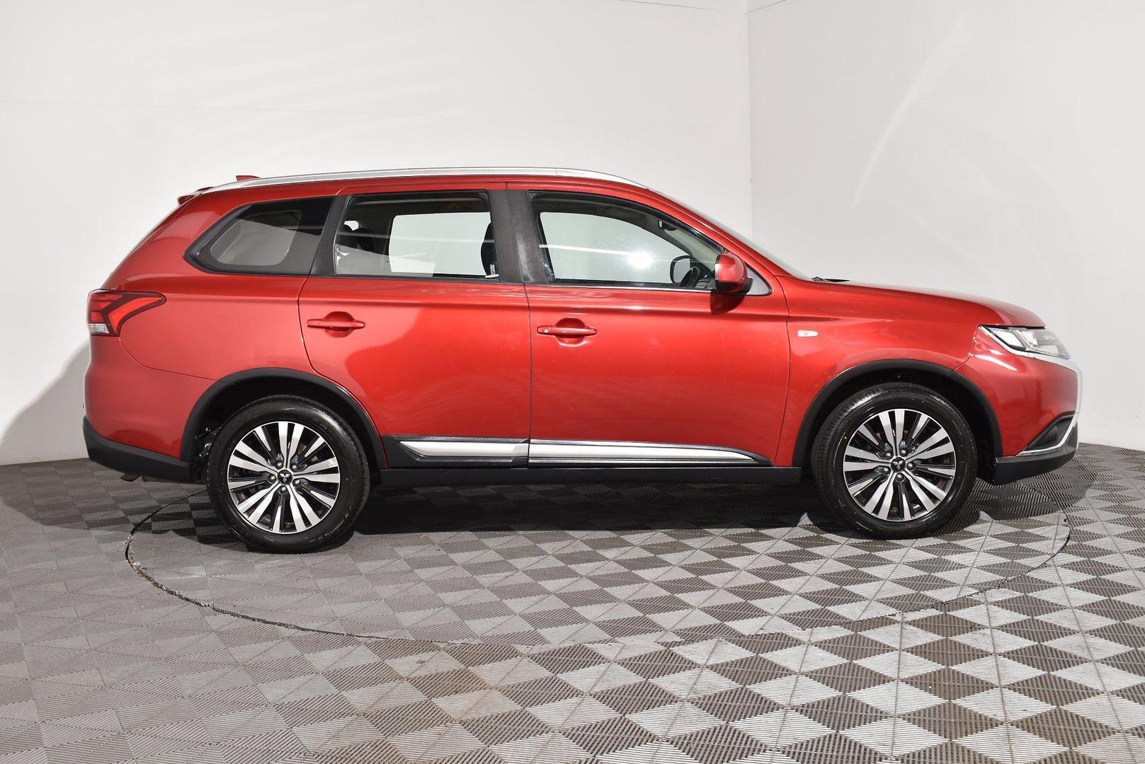 2018 Mitsubishi Outlander ES ADAS — photo 9