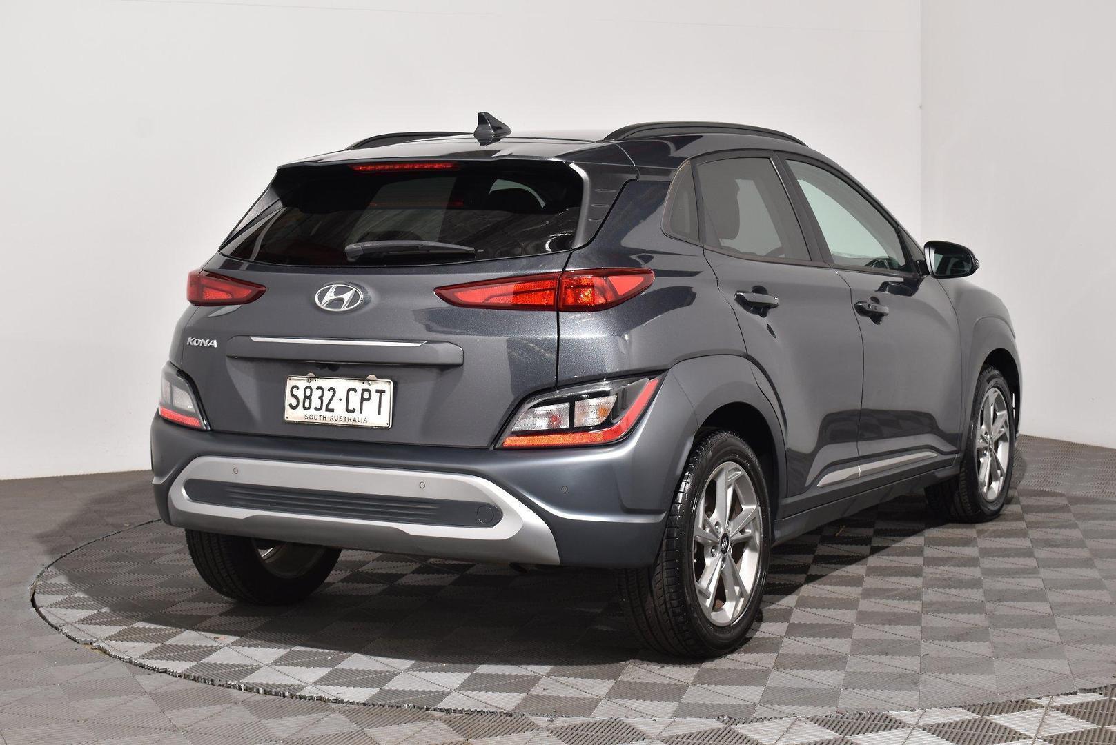 2022 Hyundai Kona Elite — photo 13