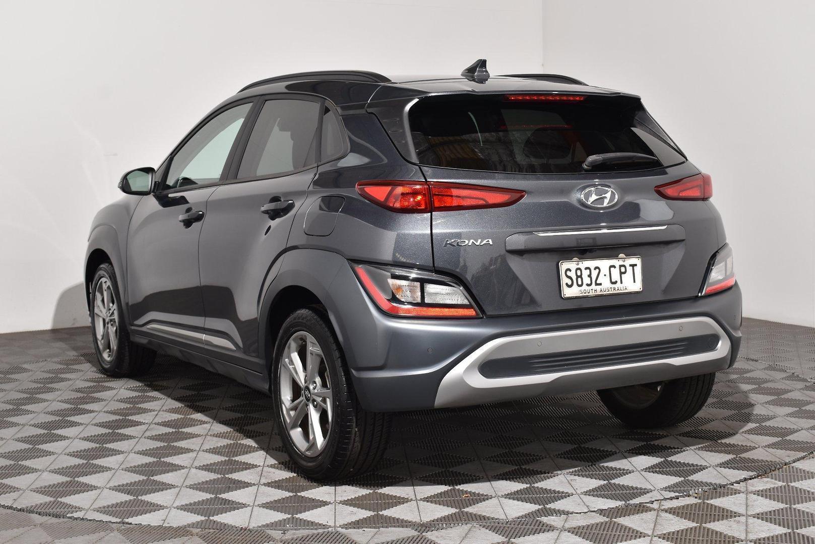 2022 Hyundai Kona Elite — photo 2