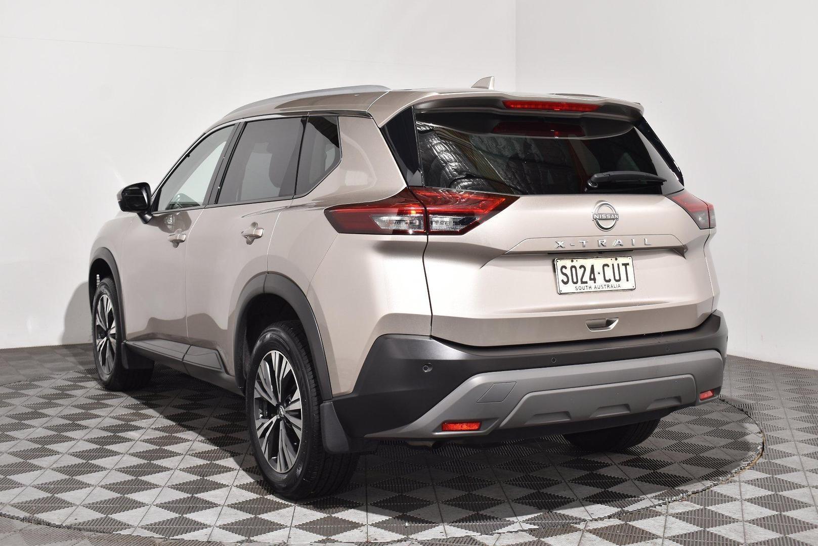 2022 Nissan X-TRAIL STL — photo 2