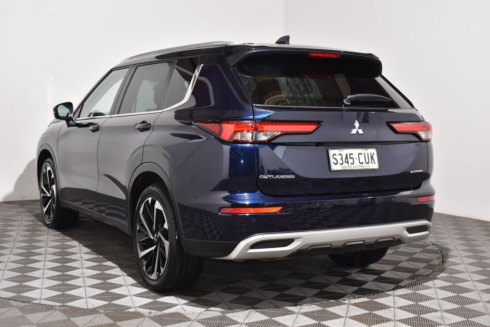2022 Mitsubishi Outlander Aspire — photo 2