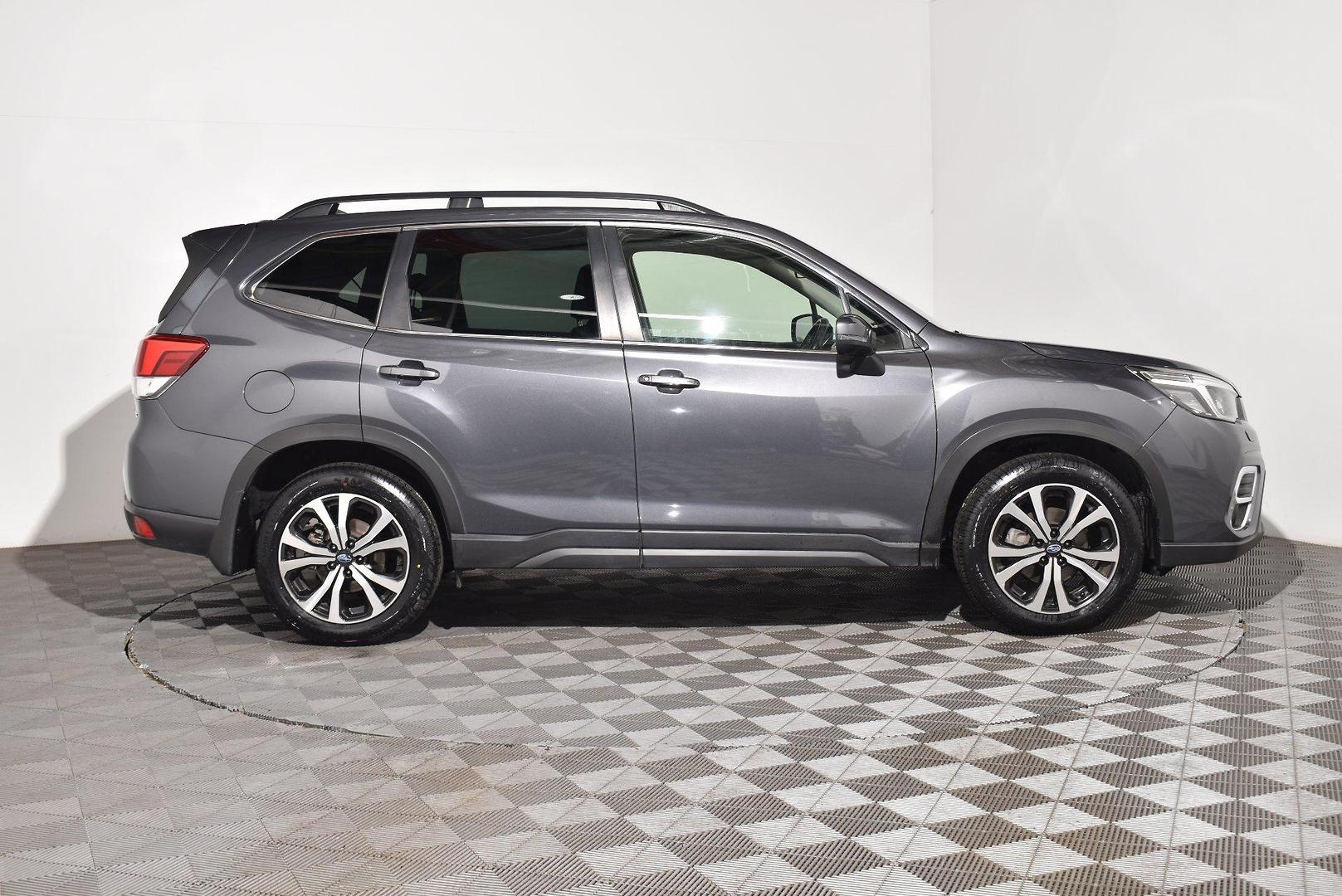 2019 Subaru Forester 25i Premium — photo 10