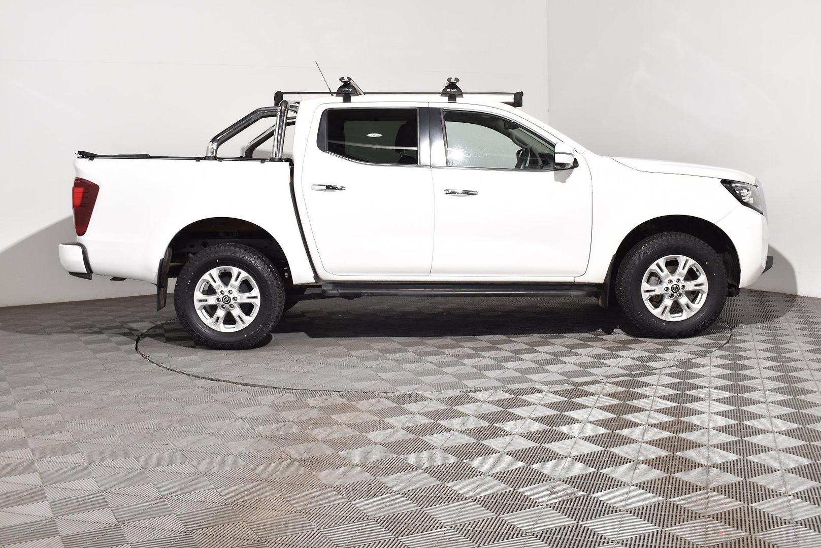 2021 Nissan Navara ST — photo 10