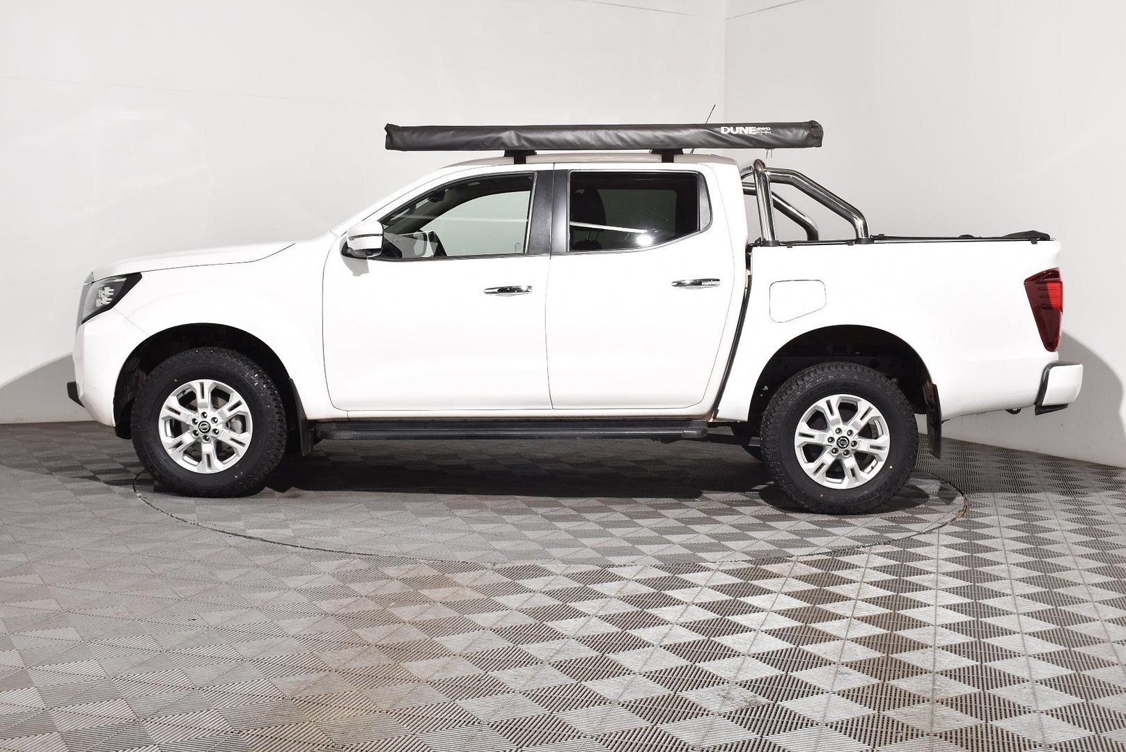 2021 Nissan Navara ST — photo 11