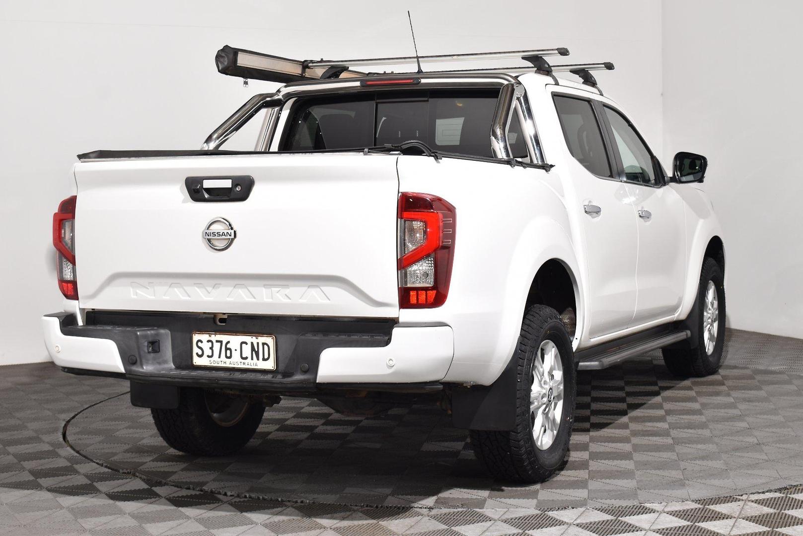 2021 Nissan Navara ST — photo 14