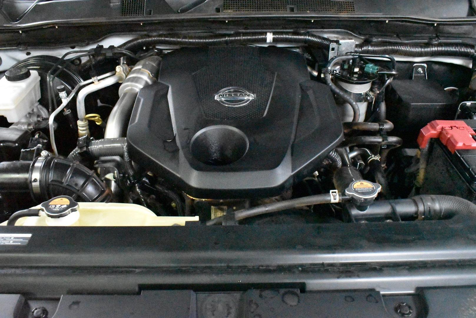 2021 Nissan Navara ST — photo 16