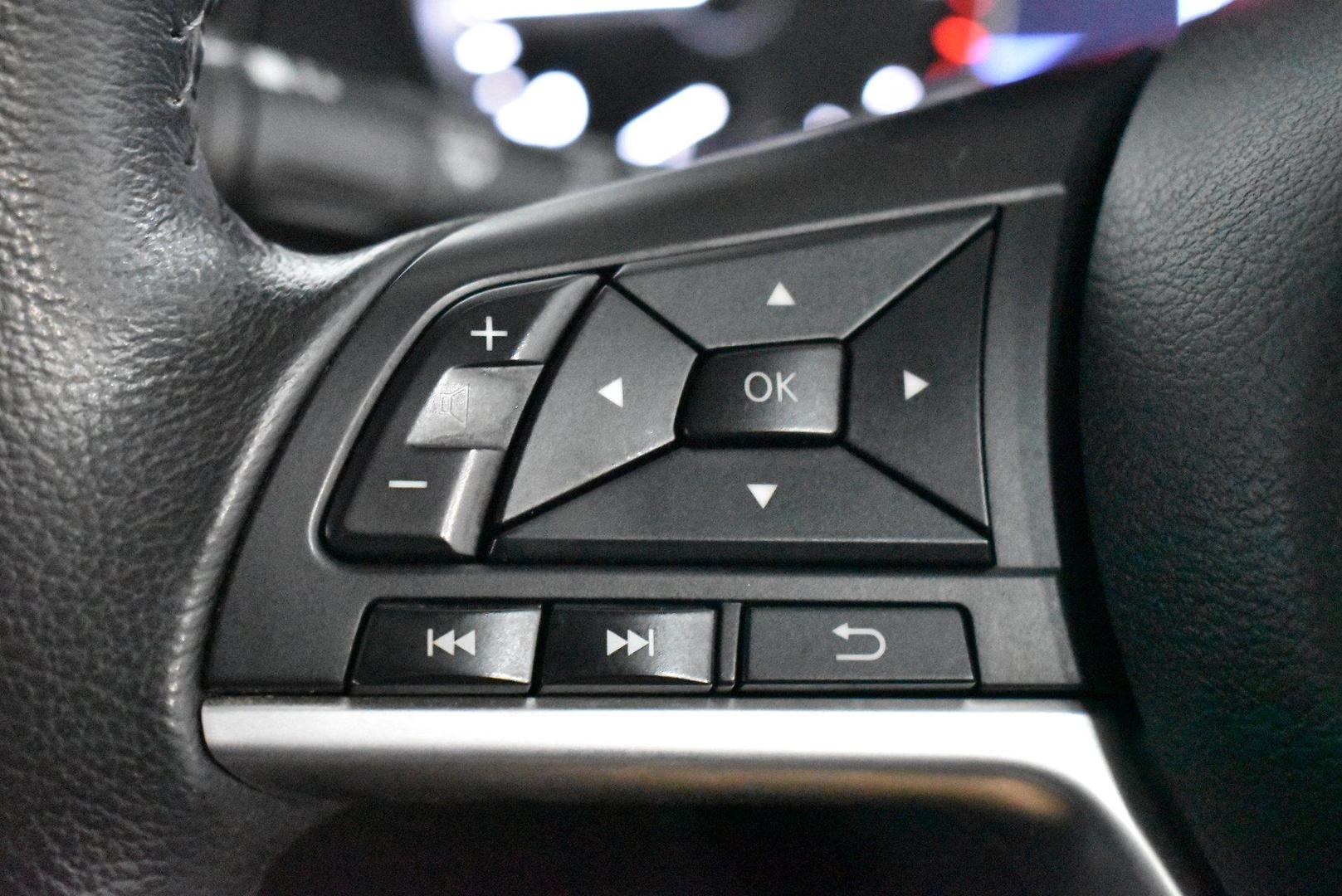 2021 Nissan Navara ST — photo 20
