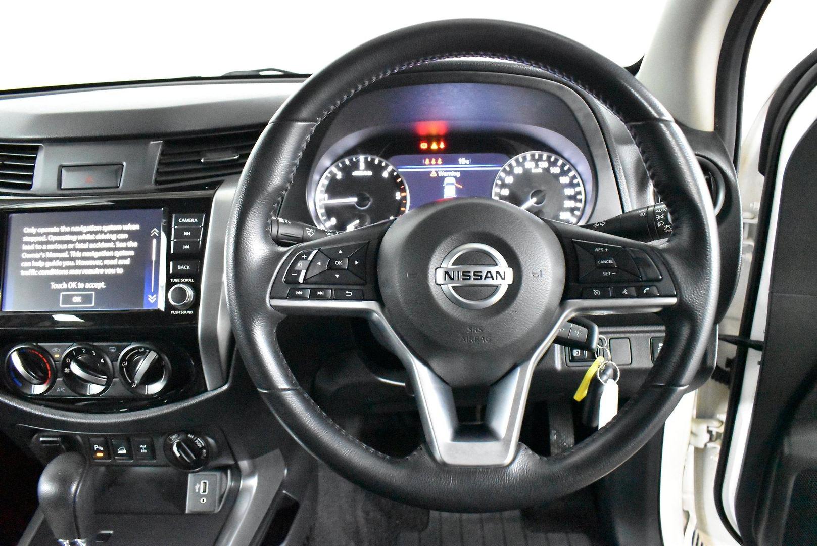2021 Nissan Navara ST — photo 5