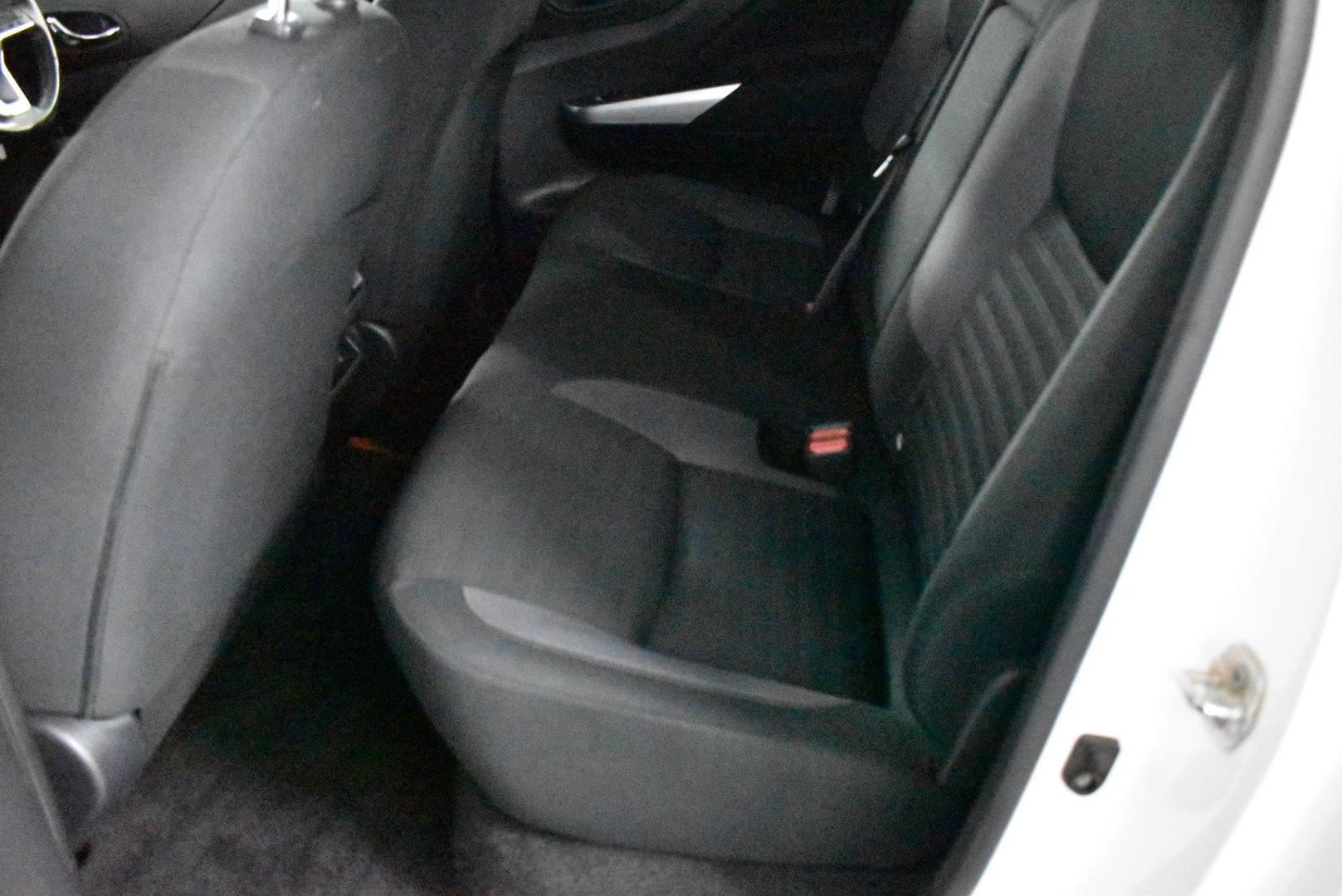 2021 Nissan Navara ST — photo 8