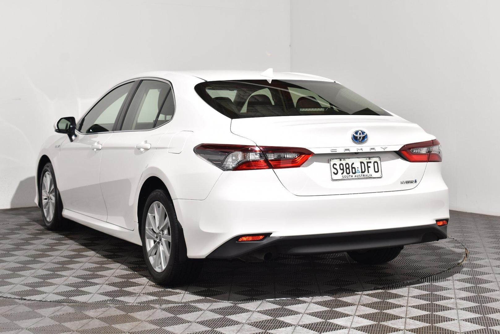 2021 Toyota Camry Ascent — photo 2