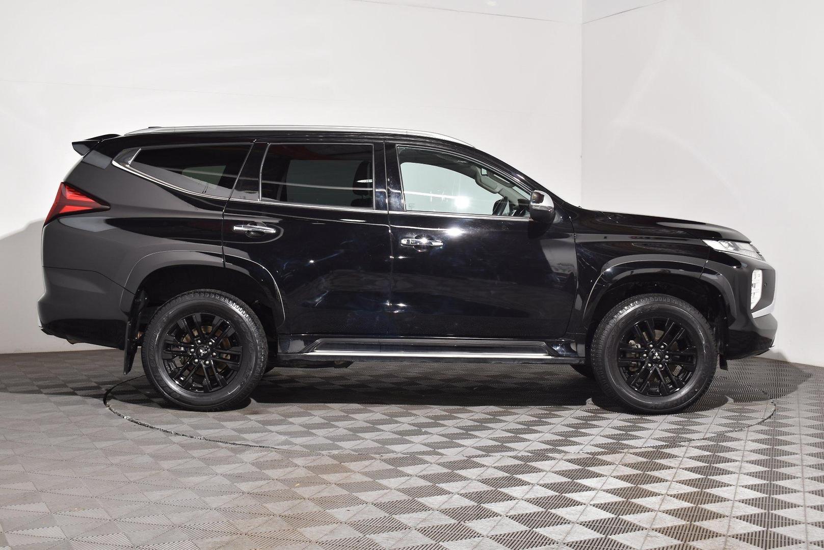 2020 Mitsubishi Pajero Sport Exceed — photo 10
