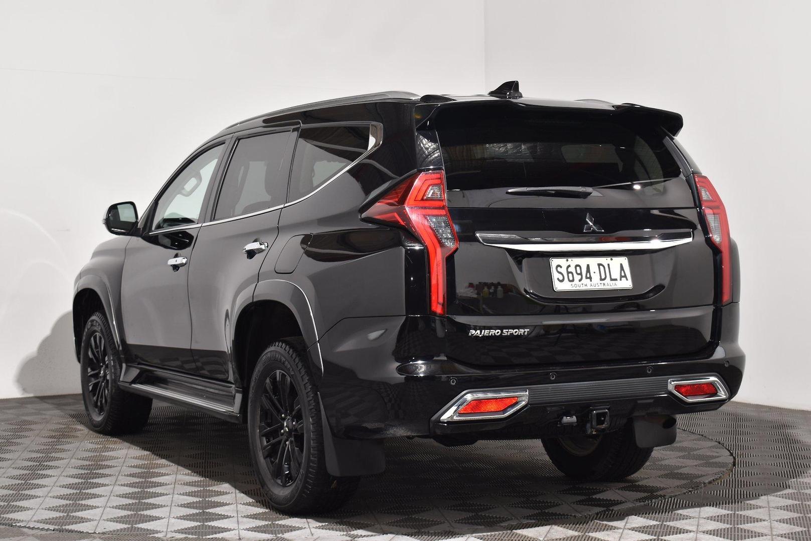 2020 Mitsubishi Pajero Sport Exceed — photo 2